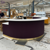 Comptoir de réception moderne en Corian et bois, demi-rond, sur mesure, pour bar à domicile, restaurant, hôtel et club