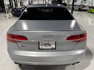 รถยนต์มือสองปี 2020 S8 Plus AWD 4.0T 4 ประตู ซีดาน เบาะหนังสีเข้ม พร้อมระบบ ACC ราคาขายส่งที่ดีที่สุด - Product Image 2