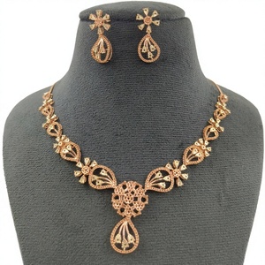 Ensemble collier tendance en or rose avec diamants naturels taille brillant, monture élégante pour cérémonies de mariage et fiançailles féminines - Product Image 3