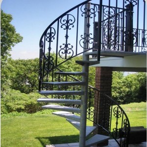 Escalier en colimaçon en acier inoxydable et bois, design industriel extérieur, durable, fixation par boulons - Product Image 1