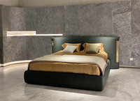 Cadre de lit design italien moderne de haute qualité avec quincaillerie de luxe Lit de villa en cuir King Size souple pour chambre à coucher