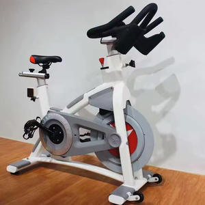 Vélo de spinning commercial à entraînement par courroie, vélo d'exercice de <span class=keywords><strong>cardio</strong></span>-training de gym avec volant d'inertie équilibré pour usage intensif en intérieur - Product Image 3