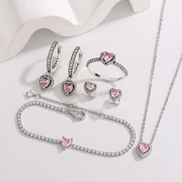 Set Perhiasan Wanita Perak Sterling 925 Berhiaskan Zirkonia Kubik Halus, Terdiri dari Gelang Berbentuk Hati Pink, Cincin, Anting, dan Kalung Hati Cinta