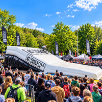 Grand airbag gonflable pour l'entraînement aux sauts en freestyle de FMX, BMX, skateboard, ski, snowboard, motocross et vélo.