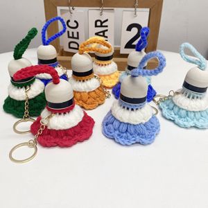 Llavero de muñeco de dibujos animados tejido a mano, colgante ecológico de lana de ganchillo, regalo hecho a mano para novio o novia - Product Image 2