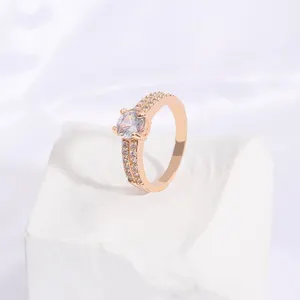 Toptan moda nişan yüzüğü kadın takı 18k altın kaplamalı elmas alyans seti
