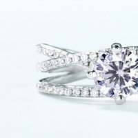Bague en argent sterling 925 avec moissanite pour femme, plaquée rhodium, bande torsadée croisée, taille brillante, couleur D, VVS, bijoux de mariée