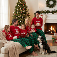 Ensemble de pyjamas de Noël assortis pour la famille, chemise à imprimé Père Noël rouge, pantalon à carreaux vert Buffalo, vêtements de nuit pour enfants et adultes