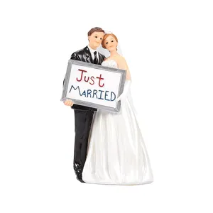 Wedding Cake Topper Sposa e Lo Sposo Figurine Tenere Just Married Bordo Dolce Wedding Couple Figure <span class=keywords><strong>per</strong></span> le Decorazioni Souvenir - Product Image 1