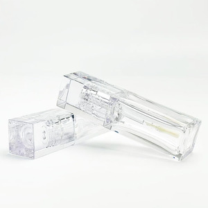 <span class=keywords><strong>Tube</strong></span> de gloss à lèvres carré transparent en PETG personnalisé de 10 ml, <span class=keywords><strong>tube</strong></span> de rouge à lèvres en <span class=keywords><strong>plastique</strong></span> cosmétique de qualité supérieure, avec un grand pinceau applicateur - Product Image 3