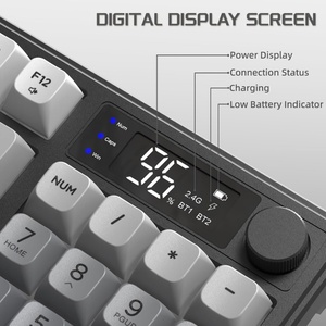 Teclado Mecánico Inalámbrico para Juegos Free Wolf M96 <span class=keywords><strong>de</strong></span> 94 Teclas, Retroiluminación RGB, Perilla Multimedia, Pantalla LCD, Modo Dual BT/2.4Ghz para Escritorio - Product Image 4