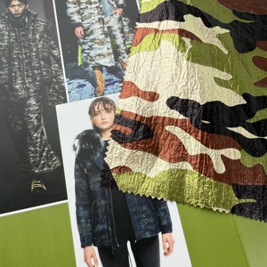 Tissu en taffetas de nylon froissé 40D 300T avec impression camouflage et finition estampage à chaud pour <span class=keywords><strong>doudoune</strong></span> de mode hivernale - Product Image 6