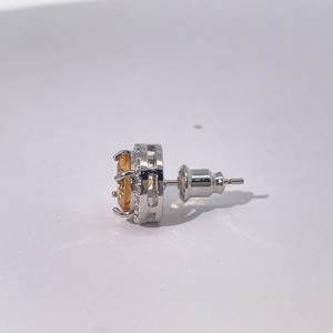 Pendientes de Botón Clásicos de Latón Chapado en Oro con Cuatro Puntas de Tianyu Gems para Mujer con Circonita Naranja de Corte Brillante Redondo - Product Image 2