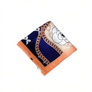 Écharpe carrée en soie style S avec chaîne et camélia 70x70cm, accessoire de mode multifonctionnel - Product Image 1