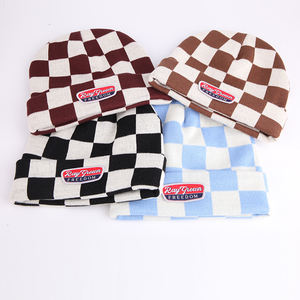 Bonnet d'hiver tricoté côtelé pour hommes avec logo de créateur en cuir sur mesure en gros - Product Image 4