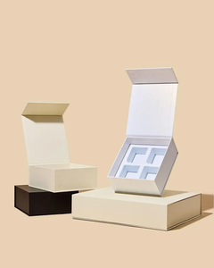 Op maat gemaakte housewarming cadeauverpakking met deksel en bodemplaat voor huisgeurkaars, van 2-delig karton met inlay voor waxparfum. - Product Image 5