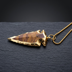 Pendentif en forme de flèche en ambre naturel plaqué or, propriétés curatives, forme irrégulière, poli, organique, pour la fabrication de colliers - Product Image 3
