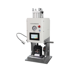 Machine à sertir hydraulique universelle capable de sertir les bornes ouvertes et les bornes fermées - Product Image 1