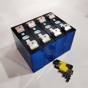 Cellule prismatique CALB L160F100 3.2V 100Ah pour stockage d'énergie, UPS, solaire, EV, batterie LiFePO4 - Product Image 5