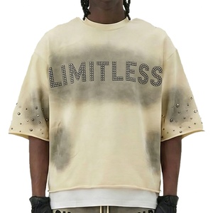 T-shirt Streetwear Oversize Personnalisé à Ourlet Brut, Esthétique Grunge, avec Applique Ornée de Strass et Pigments Pulvérisés à l'Aérographe, Vente en Gros - Product Image 1