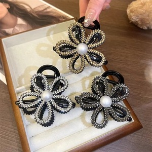 Pinza para el pelo de lujo estilo coreano con diamantes de imitación y diseño de girasol, pinza de tiburón hueca para peinados recogidos, soporte para cola de caballo alta - Product Image 4
