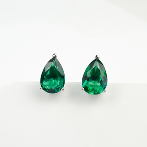 Pendientes de Esmeralda Creada en Laboratorio con Corte de Pera, Joyería de Plata de Ley 925 - Product Image 1
