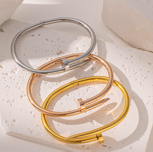 Braccialetto per unghie in acciaio inossidabile a tre colori alla moda e unico bracciale per unghie - Product Image 1