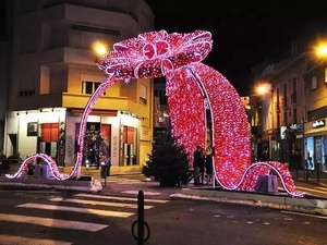 Décoration de Noël en forme de nœud lumineux 3D de grande taille, classée IP65 <span class=keywords><strong>pour</strong></span> l'éclairage extérieur commercial, les mariages, les maisons et les paysages - Product Image 3