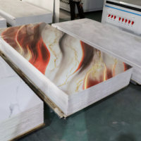Panneau mural composite en PVC imitation marbre résistant à l'humidité pour la décoration des murs des appartements, des hôtels et des halls d'entrée