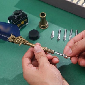Ensemble cadeau de <span class=keywords><strong>calligraphie</strong></span> gothique de luxe, 5 plumes métalliques, <span class=keywords><strong>plume</strong></span> à plumeau en <span class=keywords><strong>plume</strong></span> de hibou, stylo à encre, sceau à cire, <span class=keywords><strong>porte</strong></span>-stylo pour l'écriture - Product Image 3