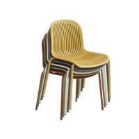 Chaise de salle à manger en plastique empilable EaseNeat au design épuré et tendance pour salles à manger, centres commerciaux, patios, intérieur et extérieur