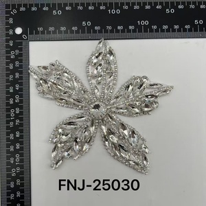 أحدث الفضة 3D زهرة زين الموضة خياطة على حجر الراين بقع لحفلة موسيقية اللباس الزينة بو شعر - Product Image 2