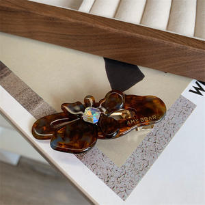 กิ๊บติดผมน่ารักหวานๆ ลายดอกไม้ ทำจากอะซิเตท สำหรับผู้หญิง ใช้หนีบผมด้านข้างได้หลากหลายแบบ กิ๊บหนีบผมทรงปากเป็ด เครื่องประดับผม - Product Image 6