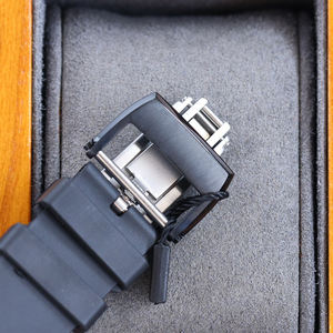 Montre-bracelet de luxe automatique à cadran mécanique, boîtier tonneau en fibre de carbone marbrée, bracelet en caoutchouc noir, collection 2026, vente chaude - Product Image 6