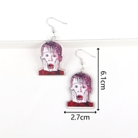 Boucles d'oreilles pendantes en acrylique pour homme, personnalisées avec impression du film Home Alone, style Hip Hop, motif garçon en pull rouge avec cheveux roses, thème 'Scared Little'.