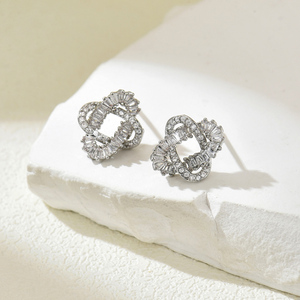 Pendientes de tuerca de cobre de doble hélice de circón con patrón Simple de lujo para mujer, regalo de aniversario perfecto de circón a la moda, venta al por mayor - Product Image 4