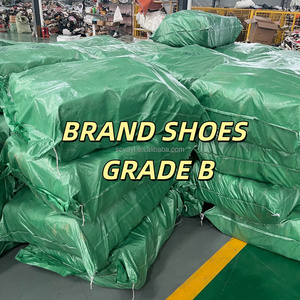Chaussures de sport d'occasion de marque pour hommes, grade B, pour l'exportation, chaussures de basket-ball, de football et de ballet - Product Image 1