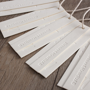 Étiquettes suspendues personnalisées couleur instantanée en carton blanc pour accessoires vestimentaires usage intérieur - Product Image 3