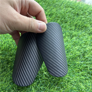<span class=keywords><strong>Espinilleras</strong></span> de fútbol de fibra de <span class=keywords><strong>carbono</strong></span> personalizadas OEM, <span class=keywords><strong>espinilleras</strong></span> de fútbol ligeras, protectores de piernas, Mini protector para una protección óptima - Product Image 3