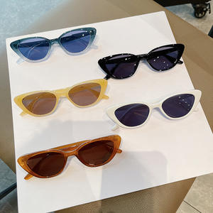 Gafas de Sol Qianai Cat Eye Unisex UV400 con Lentes de PC, Marco Irregular Negro Brillante con Detalles Grises, Blanco - Product Image 5