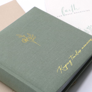 Hot bán đa màu Linen bìa cứng xách tay không thấm nước cuốn sách ràng buộc vàng dập 4*6 200 da lộn Velour Linen Album ảnh - Product Image 1