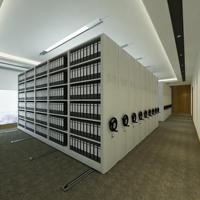 Systèmes de rayonnages mobiles à haute densité pour bibliothèques, systèmes sur rail peu encombrants pour l'archivage et le classement en bureau