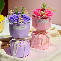 Fleurs de savon modernes promotionnelles Aida pour événements - Cadeaux réalistes en forme de rose en relief - Mini boîte cadeau personnalisable