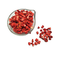Nouvelles récoltes de granulés de fraises FD, fraises séchées congelées, particules de fraises congelées 5*5mm 10*10mm