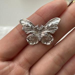 Pendentif papillon élégant rétro français en argent pur S925 avec zircon étincelant, luxe léger, mode simple pour le printemps et l'été - Product Image 4