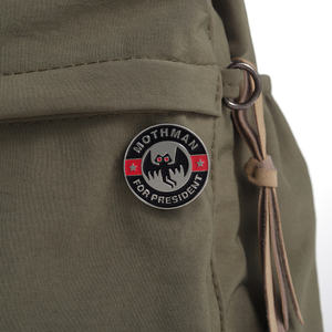 Mothman เข็มกลัดเคลือบรูปยุงบินเข้มป้ายโลหะติดปกเสื้อรูปฮาโลวีนแนวพังก์ของขวัญเครื่องประดับสำหรับเพื่อนเด็ก - Product Image 3