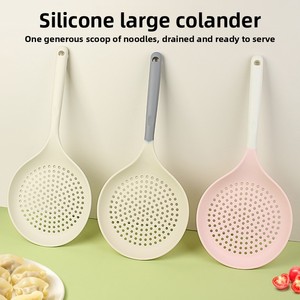 Écumoire large à fentes en silicone, louche passoire araignée pour la cuisson, l'égouttage, la friture des pâtes, ustensile de cuisine antiadhésif - Product Image 4