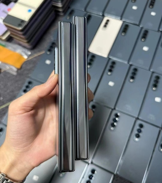 Sumsun Z Fold 4 5G Foldable Smartphone Z Fold 4 12+256GB/ 12+512GB with Sealed Box and Accessories