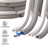 Goulotte de câblage en PVC massif épaissi, étanche et résistante à l'humidité, pour usage intérieur et extérieur en centre commercial