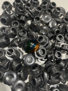 OEM发动机零件SAA6D102 SAA6D107E-3 SAA6D114E-2 PC200-7 PC200-8 PC360-7 PC360-8加油口盖6130-12-8610 6130128610 - Product Image 3